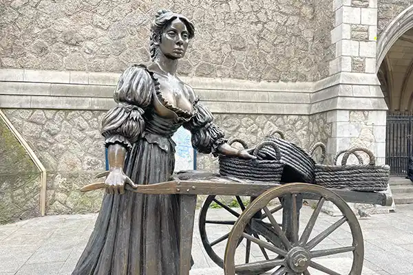 Molly Malone Statue