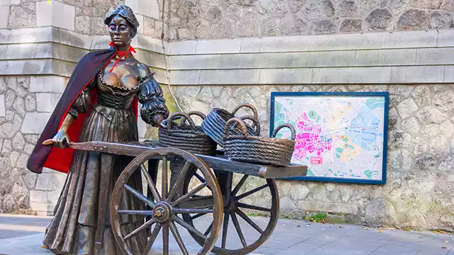 Molly Malone Statue Dracula